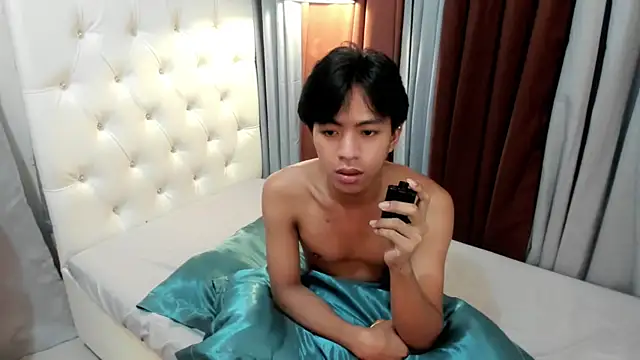 davincihugecock live cam on StripChat