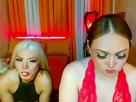 Phenomenal_Shemale webcam