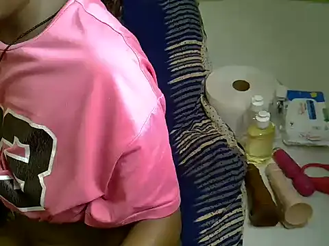 Pearl_petite webcam