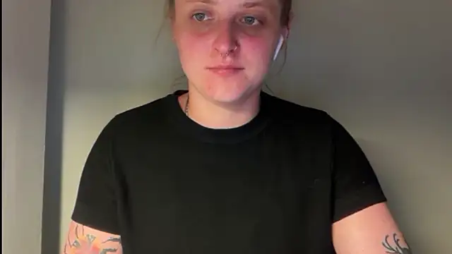 LeaWetGirl live cam on StripChat