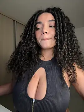 Curlyierr live cam