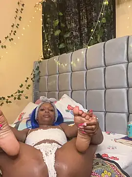 YourWetDream02 webcam