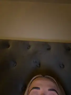 strongqueen (F young) - Tits flash