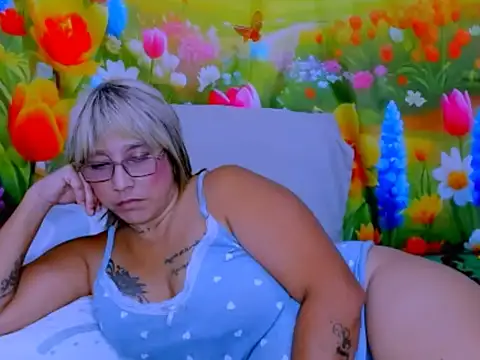 indianroxy webcam