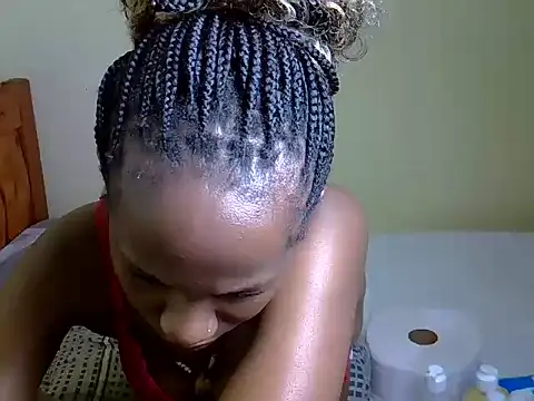 Pearl_petite webcam