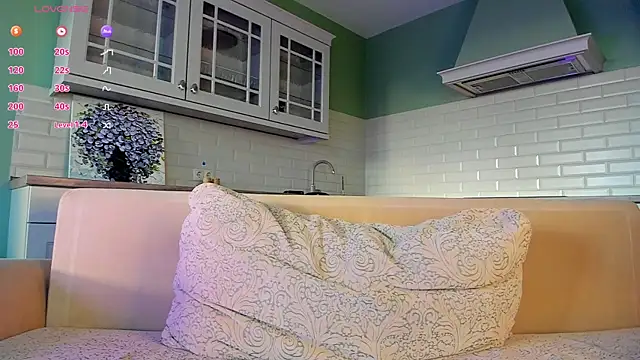 UWU_flower live cam on StripChat