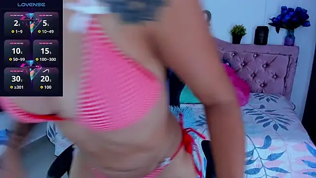 mia_bigtits17 live cam on StripChat