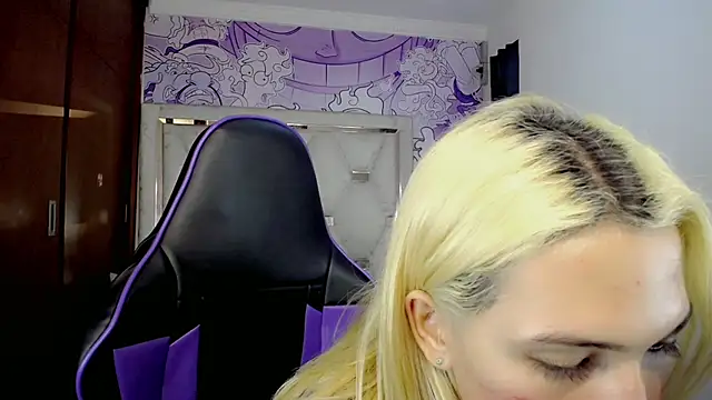 Larry_craft live cam on StripChat