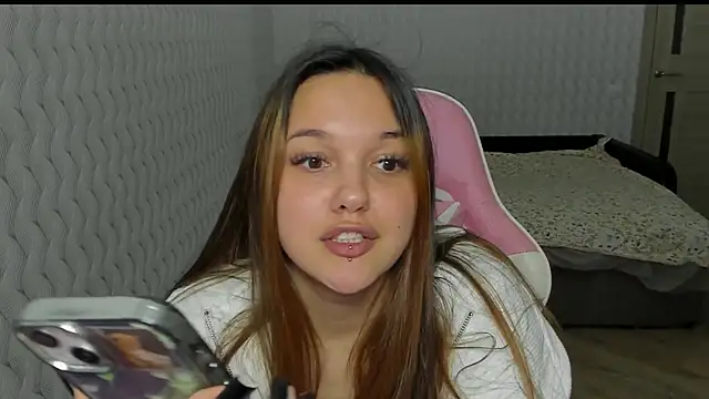 Elyssae live cam on StripChat