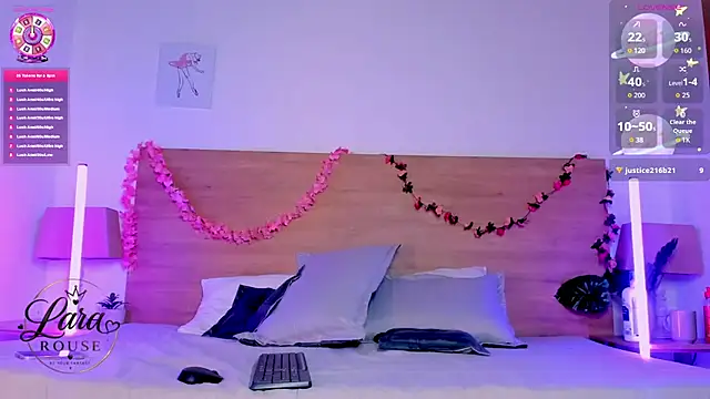 LaraRous webcam