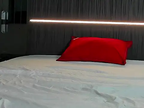 ErikaMoltton live cam on StripChat