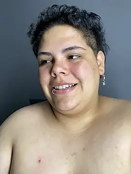 Hailey_Curvy webcam