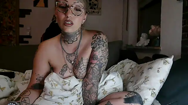 RoxxyInk webcam