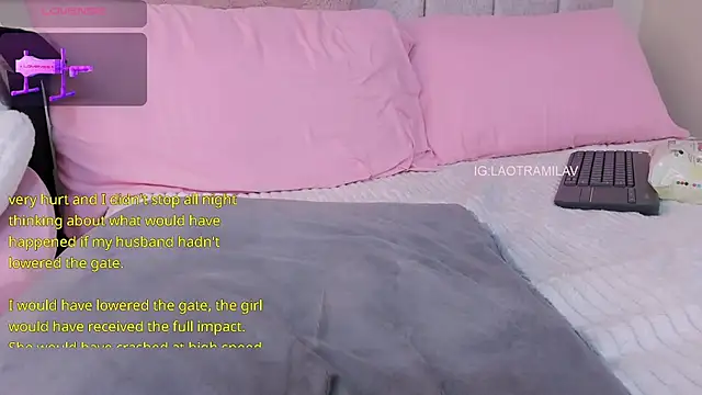 MilaVelour webcam