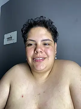 Hailey_Curvy
