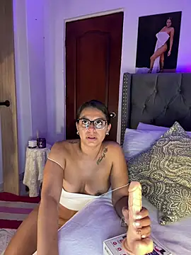ema_zoe webcam