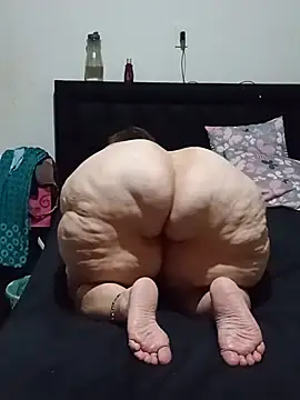 MegaAssMature webcam