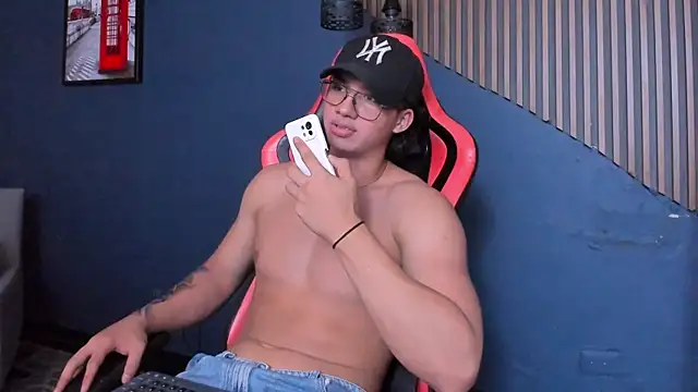 Axxel_Muscle webcam
