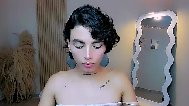nilam_valker webcam