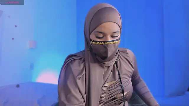 Aminaa_Kaarim webcam