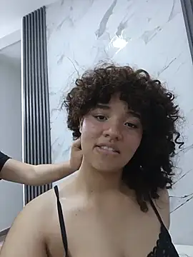 Chloe_and_Violeta