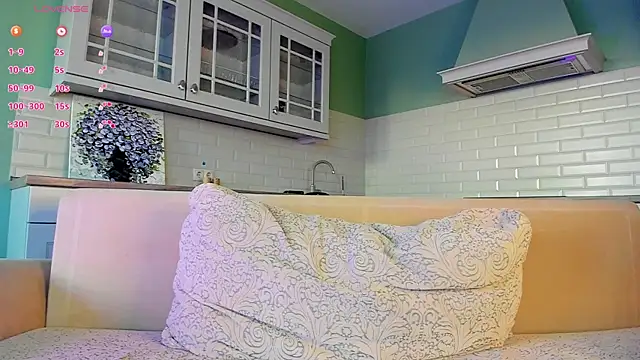 UWU_flower live cam on StripChat