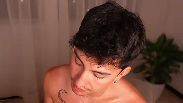 sweettaaron01 webcam