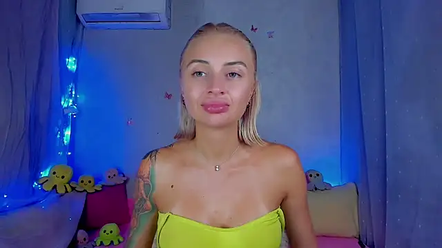 YourLizzyDoll webcam