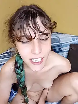 LittleAnniesz webcam