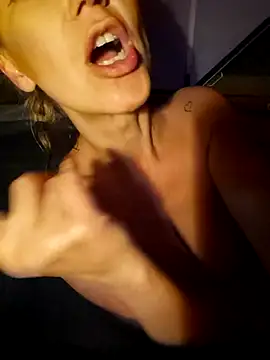 CelynaRoss webcam