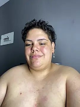 Hailey_Curvy webcam