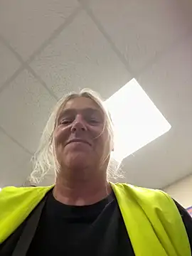 Blondnboujee53 live cam