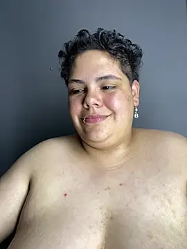 Hailey_Curvy webcam