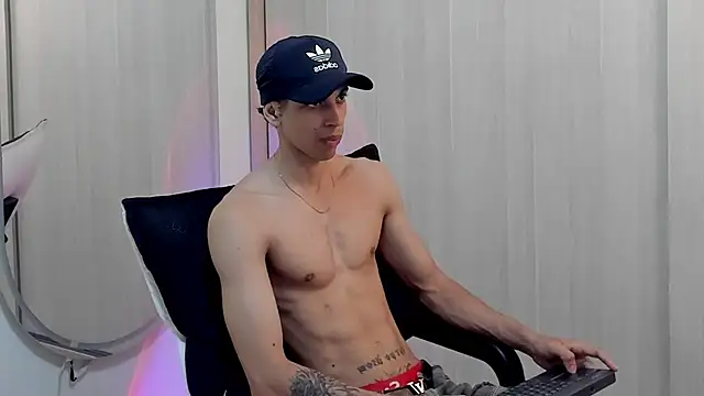 Mheysam_Youngerx webcam