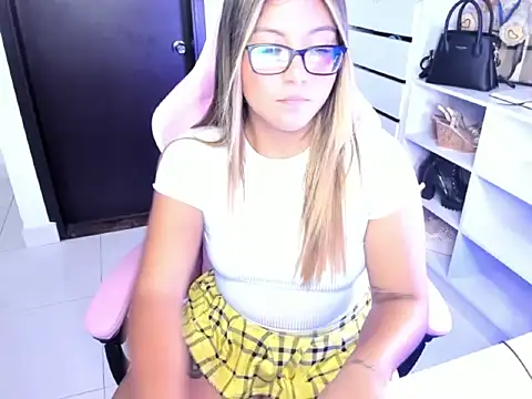 cristina697 (F young) - fuck pussy+plug anal+cum