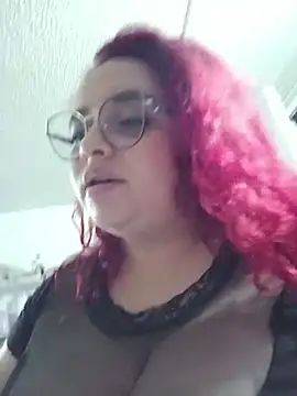 CURVY-HORNY webcam