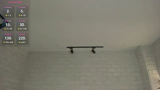 NiaHolland webcam