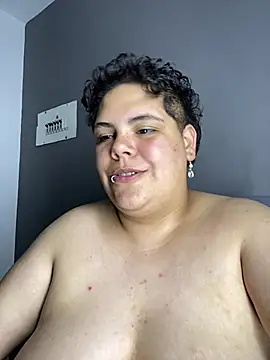 Hailey_Curvy webcam