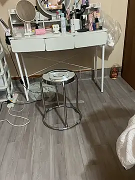 Mina048 webcam