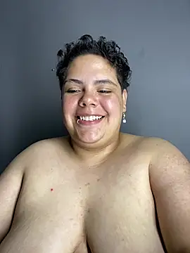 Hailey_Curvy webcam