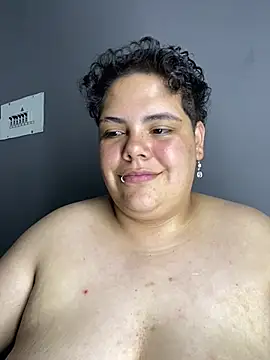 Hailey_Curvy webcam