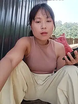 Linda-yiyi live cam on StripChat