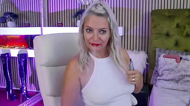 LadyTouch live cam on StripChat
