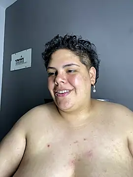 Hailey_Curvy webcam