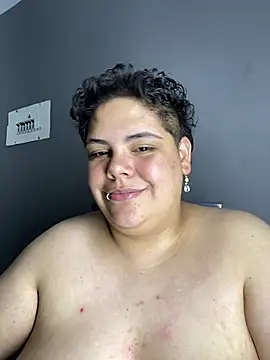 Hailey_Curvy webcam