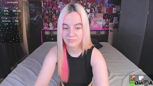 Naomi1Hinata webcam