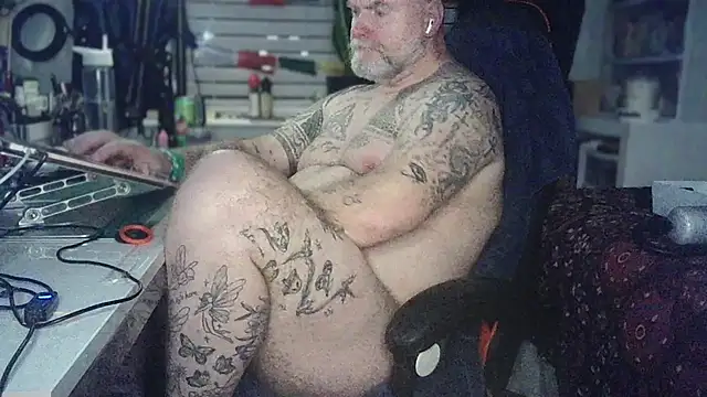 Tattooed_Dilf_01 webcam