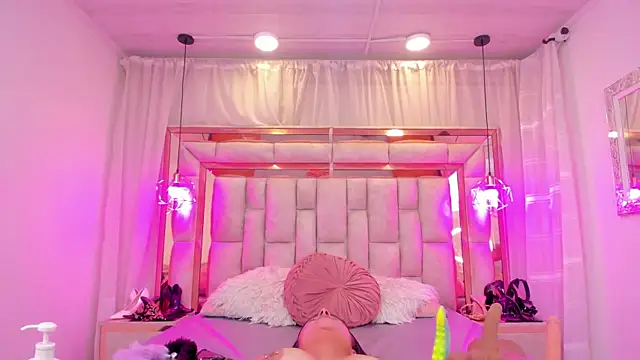 Francesca_Skuirt webcam