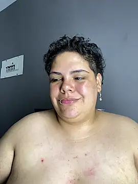 Hailey_Curvy