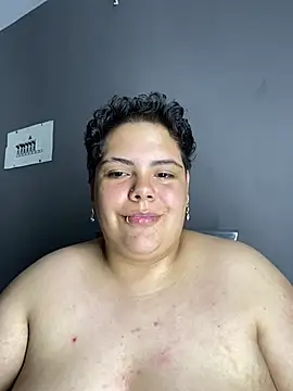 Hailey_Curvy webcam